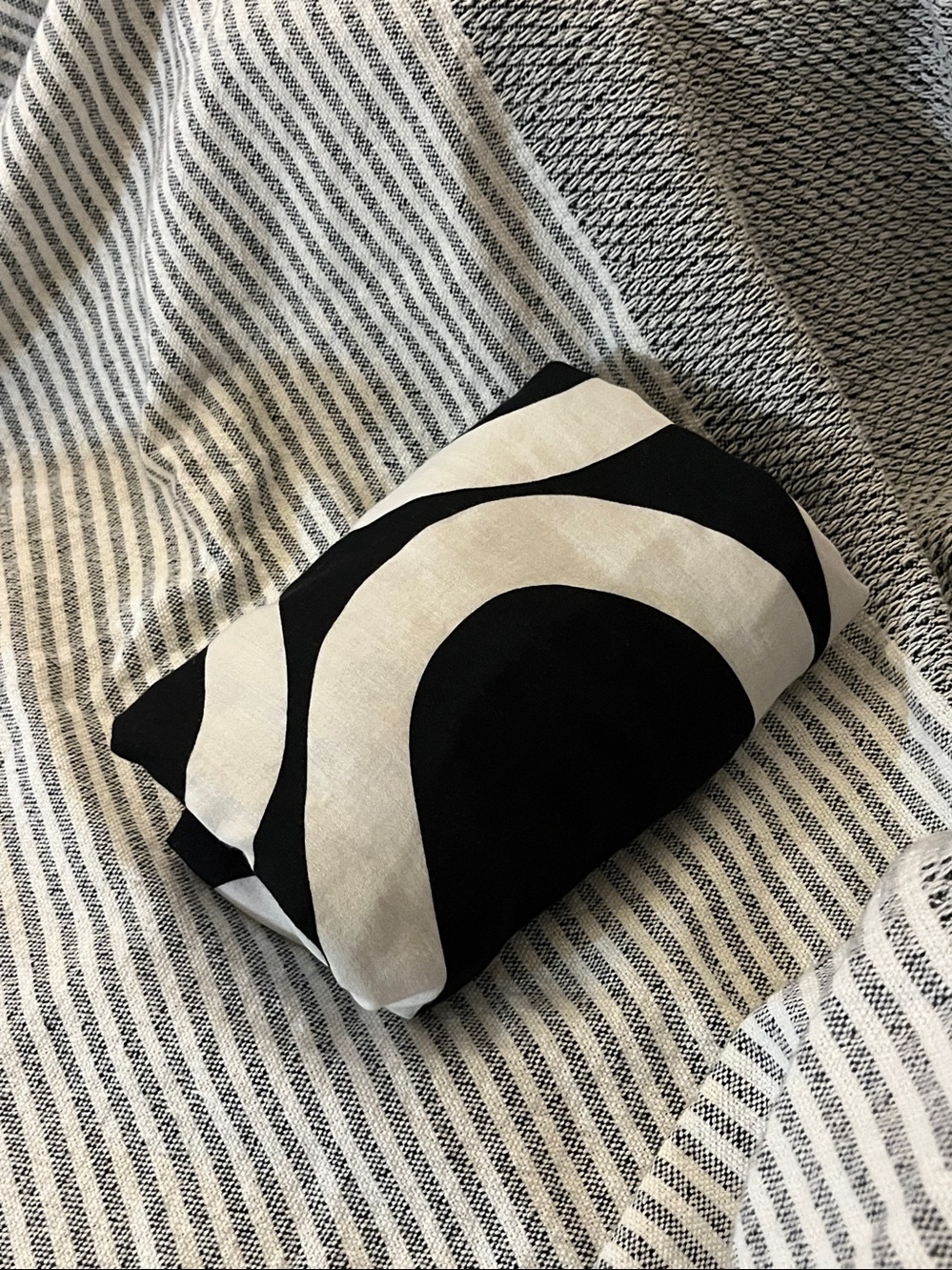 Target Home~ Black and White Circle Pillow Sham~ SOFT! -1 sham~ 100% Cotton